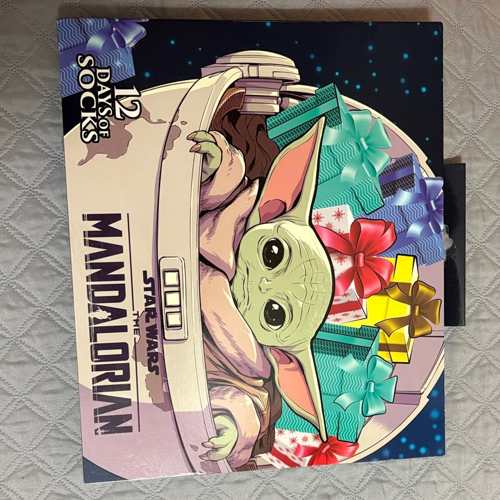 Star Wars Mandalorian Gift Box with Baby Yoda
